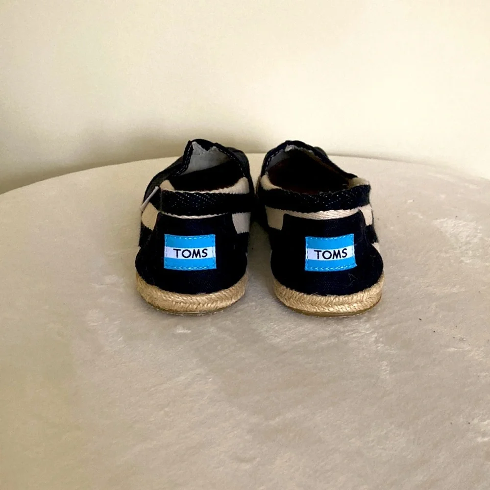 TOMS Size W7 Black with tan NEW - Picture 2 of 4